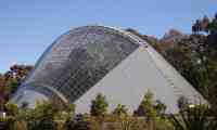 Bicentennial tropical conservatory in the Adelaide Botanic Gardens © Peripitus